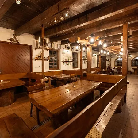 Hotel Hotel - Vinarstvi - Pivovar Rustikal Hustopece - U Mandlonovych Sadu 3*