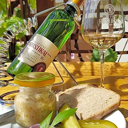 Rustikal - U Mandlonovych Sadu Hotel 3*
