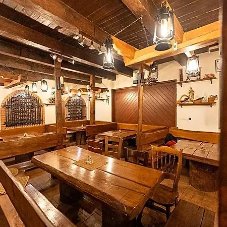 فندق Rustikal - U Mandlonovych Sadu 3*