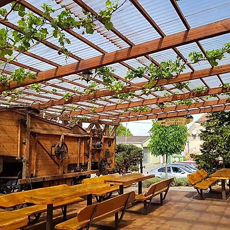 فندق Rustikal - U Mandlonovych Sadu 3*