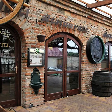 Otel Rustikal - U Mandlonovych Sadu