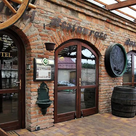 Hotel Rustikal - U Mandlonovych Sadu