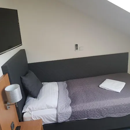 Hotel Rustikal - U Mandlonovych Sadu 3*