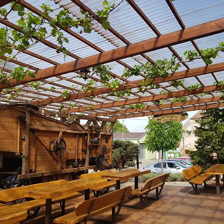 Rustikal - U Mandlonovych Sadu Otel